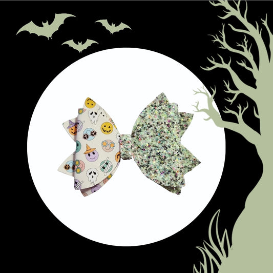 Groovy Halloween hair bow with glow-in-the-dark glitter and retro Halloween print.